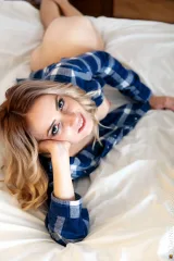 Adele Bends In Doggy Nude In Her Debut Preview picture 3
