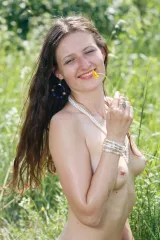 Mariona hairy milf outdoor masturbation Preview picture 8