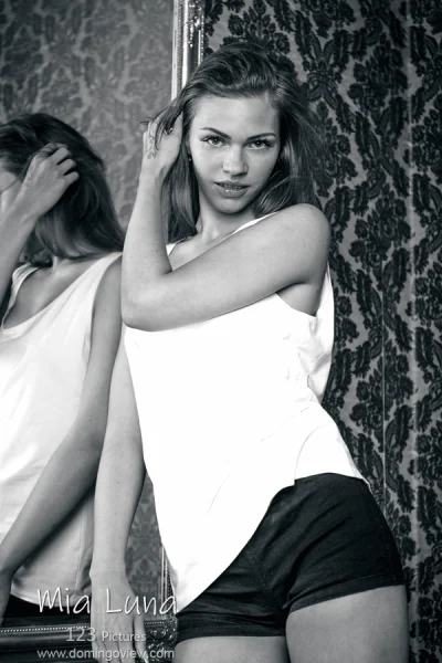 Mia Luna black and white Photo Cover